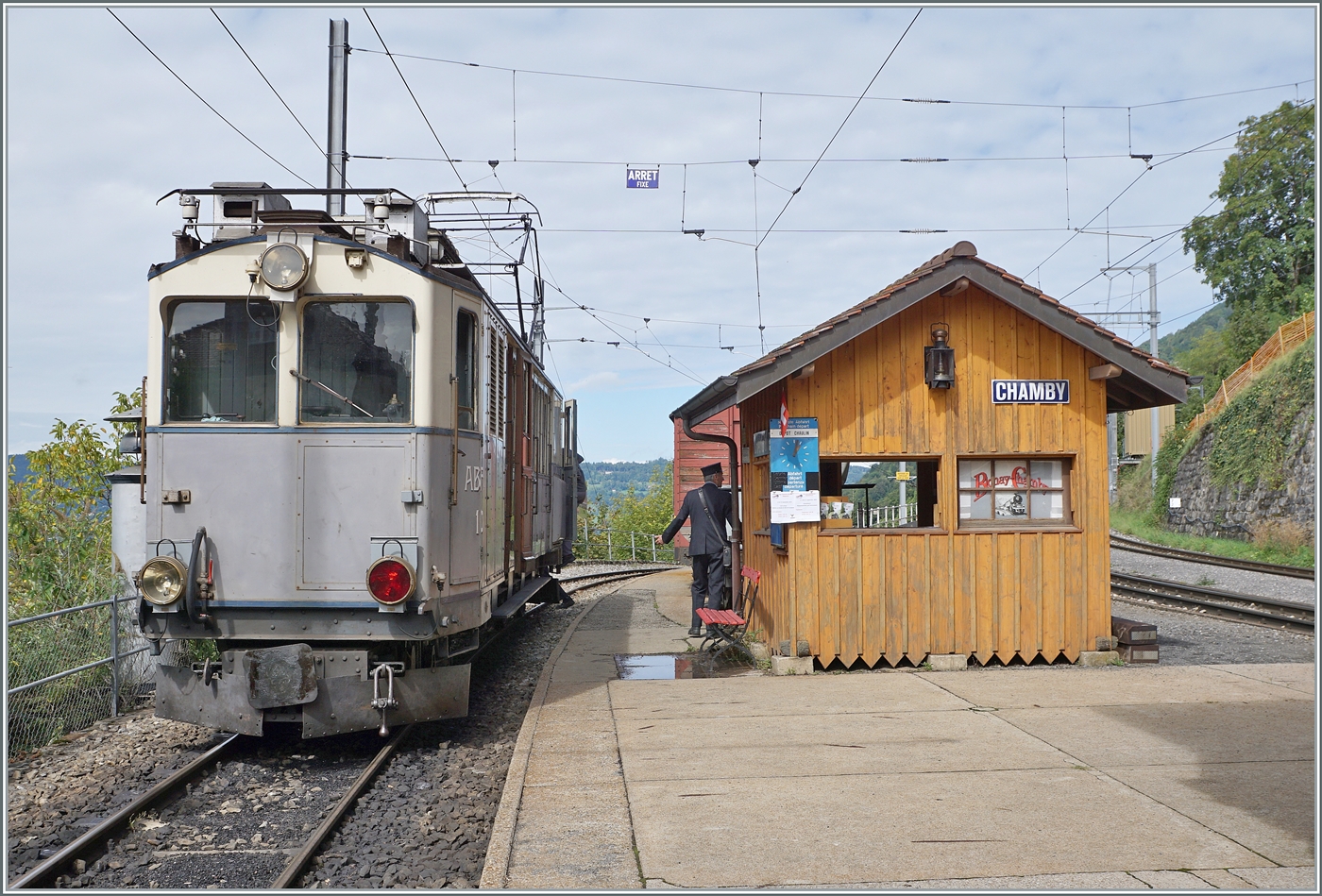 Les chemins de fer disparus - Die verschwundenen Bahnen (LLB 1915 - 1967) Der Leuk Leukerbad Bahn (LLB) Triebwagen mit der Anschrift ABFe 2/4 N° 10 der Blonay Chamby Bahn ist besorgte auch eine Fahrt Chaulin - Chamby und zurück, hier beim Wenden in Chamby.

14. September 2025