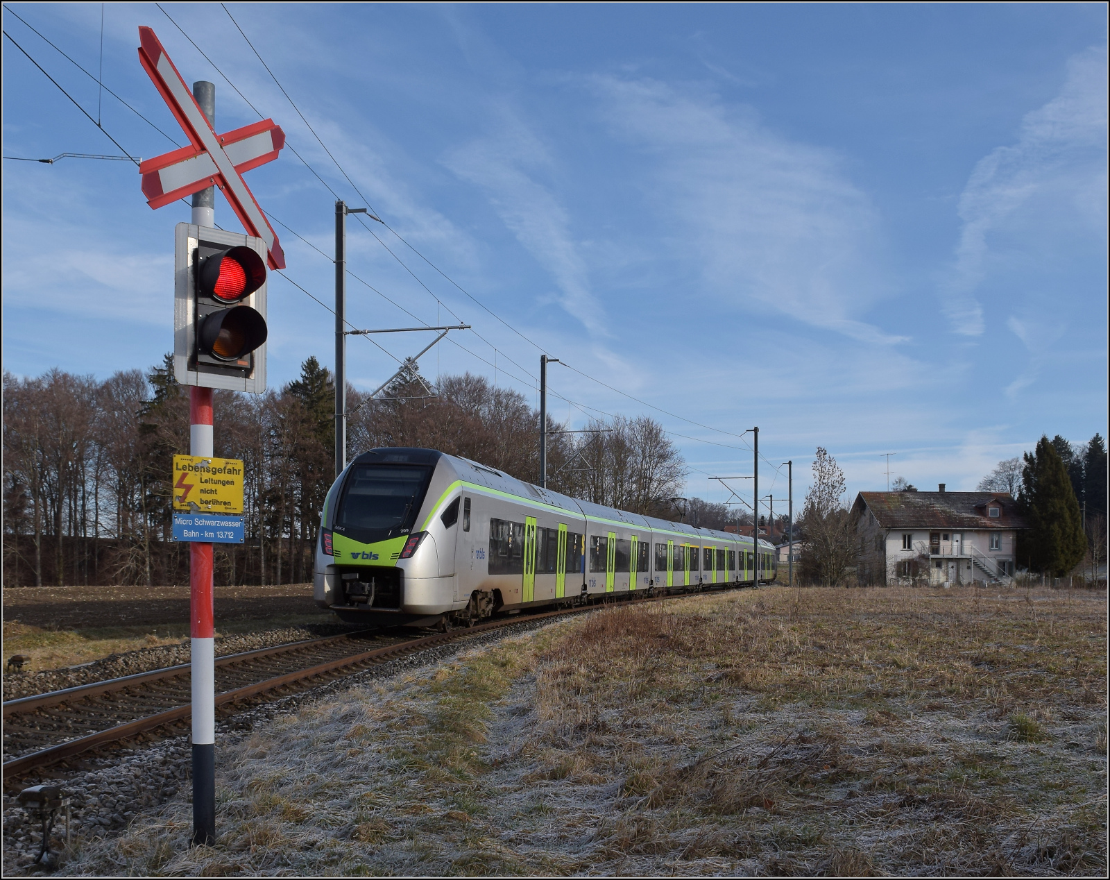 RABe 528 209 auf dem Weg nach Bern. Mittelh�usern, Januar 2026.