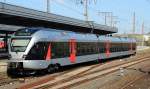 Stadler Flirt im Ruhrpott: Neben den DB-Flirt 3 kommen auch die Abelio-Flirt als RB 40 aus Hagen nach Essen, am 15.04.2015 wartet ET 23 2109 auf Fahrg�ste.