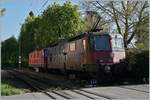 Seltene Gäste? Jedenfalls ein schwieriges Umfeld für ein Foto: SBB Re 420 307-1 und Re 430 353-3 in Konstanz.