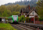 Ein Stadler GTW 2/6 der Westerwaldbahn des Kreises Altenkirchen GmbH (WEBA)  Daadetalbahn , verlässt am 08.05.2023, als  RB 97  Daadetalbahn  nach Betzdorf, den Hp Niederdreisbach (zuvor Bf) und fährt weiter in Richtung Betzdorf (Sieg). Es war wohl der erste Zug des Tages, denn am Abend zuvor (des 07.05.) und in der Nacht gab im Daadetal mächtigen Starkregenfälle, so musste erst die Strecke auf Unterspülungen untersucht werden.

Die zwei Stadler GTW 2/6 der Westerwaldbahn des Kreises Altenkirchen GmbH (WEBA) sind die ehemaligen Triebwagen der HellertalBahn GmbH, sie wurden zum 31.12.2015, von der WEBA angekauft und vor ihrem neuen Einsatz bei der Euromaint Rail GmbH (EMR) in Delitzsch modernisiert und hauptuntersucht.
