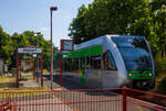 Der Stadler GTW 2/6 WEBA 109 (95 80 0946 409-9 D-WEBA / 95 80 0646 409-2 D-WEBA / 95 80 0946 909-8 D-WEBA) der Westerwaldbahn des Kreises Altenkirchen GmbH (WEBA), ex HLB VT 509 109, erreicht als RB 97  Daadetalbahn  von Daaden nach Betzdorf am 03 Juli 2025 den Hp Alsdorf.

Der Dieseltriebzug vom Typ Stadler GTW 2/6 wurde 1999 noch von der DWA in Bautzen (Deutsche Waggonbau AG, heute Bombardier Transportation) unter der Fabriknummer 509/006 gebaut. Der elektrische Teil und die Fahrwerke sind von ADtranz aus der Schweiz. Der Stadler GTW 2/6 wurde an die HLB (Hessische Landesbahn GmbH) geliefert. Im November 2023 ging er an die WEBA.
