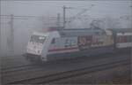 Ende einer Ära. 

101 110 mit dem allerletzten EC nach Basel, dem EC 9. Ab dem Fahrplanwechsel fährt kein Eurocityzug mehr in die Schweiz. Schliengen, Dezember 2025.