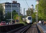 Aus aktuellem Anlass: ICE 411 073 'Halle' ist der erste reguläre Planzug als ICE nach Konstanz und setzt gerade zum Sprung über die Rheinbrücke an.