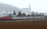 Obwohl kaum zwei Minuten zwischen der Durchfahrt des IC 187 nach Zürich und dieser Aufnahme des Gegenzuges lagen, hatte sich das Wetter in der Zwischenzeit noch einmal verschlechtert.