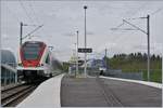 Der SBB RABe 522 205 wartet in Meroux TGV auf die Abfahrt nach Biel/Bienne,  rechts im bild ist er SNCF Anschluss-Zug von Belfort zu erkennen, der jedoch in Meroux eine Stunde Aufenthalt hat. 


24. April 2019