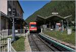 Der SNCF Z 850 N° 56 (94 87 0001 862-5 F-SNCF) wartet in Vallorcine als TER 18922 mit dem Ziel St-Gervais Les Bains Le Fayet auf die Abfahrt. Auf den ersten Blick scheint sich in Vallorcine kaum was geändert zu haben, doch dann fiel mein Blick auf die Ausfahrsignale, die es in dieser Form bei meinem letzten Besuch noch nicht gab.

7. Juli 2020