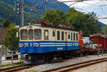 Der SSIF Squadra Manutenzione De 4/4 18, ex SSIF ABDe4/4 18, ex FART ABDe4/4 18, ex FRT ABFe 4/4 18, ex FRT BCFe4/4 18 ist am 15 September 2017 beim Bahnhof Santa Maria Maggiore (Stazione SSIF di Santa Maria Maggiore) abgestellt.

Als BCFe 4/4 wurden die ersten acht elektrischen Triebwagen bezeichnet, die die Società subalpina di imprese ferroviarie (SSIF) zusammen mit der Società delle Ferrovie Regionali Ticinesi (FRT, Vorgänger der FART) 1923 zur Eröffnung der Strecke zwischen Locarno und Domodossola angeschafft haben. Ursprünglich gehörten die Triebwagen 11–16 der SIFF, die Triebwagen 17+18 der FRT. Anlässlich der anschließenden wurden 1956 die Triebwagen in ABFe 4/4 und ab 1960 in ABDe 4/4 umgezeichnet.

Die Fahrzeuge wurden von Carminati e Toselli (CeT) in Mailand hergestellt. Die elektrische Ausrüstung wurde von der BBC-Tochter Tecnomasio Italiano Brown Boveri (TIBB) geliefert. Die Fahrzeuge konnten auf der Rampe mit 60 Promille Steigung eine Anhängelast von 65 Tonnen befördern und erreichten dabei 20 km/h. Bis in die Mitte der 1950er Jahre wurde mit den Fahrzeugen der gesamte Betrieb abgewickelt. Um 1956 wurden sie umbenannt, weil sie wie alle Fahrzeuge in dieser Zeit an die neue Klasseneinteilung angepasst wurden. Heute bezeichnet man sie als ABDe 4/4. Mit der Inbetriebnahme der vier ABe 8/8, welche die internationalen Schnellzüge übernahmen, traten sie in die zweite Reihe.

Als im Jahr 1945 zwei der drei Triebwagen der Locarno–Ponte Brolla–Bignasco-Bahn (LPB, auch bekannt als Maggiatalbahn) bei einer Frontalkollision beschädigt wurden, brauchte man dringend ein Ersatzfahrzeug. Deshalb entfernte man beim Triebwagen Nr. 18 den Pantografen über dem Gepäckabteil und ersetzte ihn durch eine Kontaktrute. Danach verkehrte er für gut einen Monat auf der Maggiatalbahn, bevor er wieder abgezogen wurde. 1964 bis zur Stilllegung am 28. November 1965 verkehrte regelmäßig auf der Maggiatalbahn eingesetzt. Nach einer Kollision mit dem ABe 8/8 22 im August 1987 wurde der ABDe4/4 18 an die SSIF verkauft. Die SSIF baute ihn 1972 wiederauf, zunächst rot lackiert wurde er nun als De 4/4 18 klassifiziert als Dienstfahrzeug verwendet.

Drei Fahrzeuge (11, 14, 15) fielen Bränden zum Opfer und wurden anschließend abgebrochen. Triebwagen Nummer 12 stieß im Oktober 1980 ebenfalls mit dem ABe 8/8 22 zusammen und wurde in der Folge verschrottet. Der Triebwagen 16 bekam im Jahr 1975 in der SSIF Werkstatt einen neuen stählernen Wagenkasten. der Triebwagen 17 wurde 1962 einer Modernisierung unterzogen, bevor er 1967 wie auch der 18er von der FART an die SSIF verkauft wurde.

TECHNISCHE DATEN:
Gebaute Anzahl: 8
Baujahr: 1923
Spurweite: 1.000 mm (Meterspur)
Achsformel: Bo'Bo'
Länge über Puffer: 14.400 mm
Drehzapfenabstand: 8.500 mm
Achsabstand im Drehgestell: 2.200 mm
Laufraddurchmesser: 920 mm (neu)
Dienstgewicht: 29,7 t
Höchstgeschwindigkeit: 45 km/h
Stundenleistung: 418 PS
Übersetzung: 1:5,1
Stromsystem: 1.200 V Gleichstrom
Zugbremse: Druckluft
Kupplungstyp: Zentralpuffer mit 2 Schraubenkupplungen
Sitzplätze: 36 (6 in der 1. und 30 in der 2. Klasse)

Trotz Unfällen und Außerdienststellung sind die Triebwagen Nr. 16, 17 und 18 weiterhin bei der SSIF (als Diensttriebwagen) vorhanden
