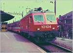 Die SBB Re 4/4 IV 10104 mit dem  Lutetia  von Milano nach Paris beim Halt in Lausanne.