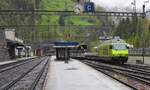 Vor dem dritten Autozug durch den Lötschbergtunnel waren am 07.05.2024 465 002 und 007 im Sandwich eingesetzt, mit der 465 002 an der Spitze trifft dieser Zug in Goppenstein ein