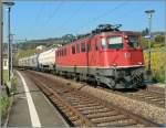 Die Ae 6/6 11470 mit einem G�terzug bei Bossi�re.