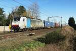 Hin und her. Hin: Am 21 Februar 2021 passiert BLS 186 109 mit ein KLV Hulten.