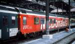 1992 stellte die SBB zwei McDonalds-Speisewagen in Dienst, hier im M�rz 1993 in Basel SBB.