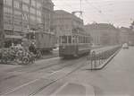 Die ehemalige Tramlinie 1 in Bern: Wagen 147 (ohne Luftbremse, ohne F�hrersitz) f�hrt in die Haltestelle Bahnhof ein.