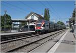 Wie bei anderen kleinen Station hat man es auch in Burier geschafft, mit einem unpassenden  Dach  den Flaire der kleinen Station zu zerstören.