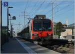 Der RE von Delle nach Biel/Bienne fährt ohne Halt durch die Haltstelle  Biel/Bienne Bözingenfeld/Champs-de-Boujean .