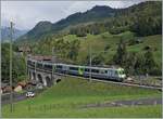 Auf der Strecke Zweisimmen - Interlaken werden zu Zeit die letzten Einsätze der EW III gefahren, aber nicht jeder RE wird mit diesem belieben Wagenmaterial angeboten: Bei Garstatt ist ein BLS