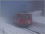 Der Bhe 2/4 1 (SLM/BBC Baujahr 1937) ist bei dichtem Nebel unterhalb von Rigi Staffel auf Talfahrt nach Vitznau. 

24. Feb. 2018