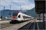 Zwei TILO RABe 524 verlassen als S20 Cadenazzo Richtung Locarno.