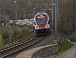 RE Z�rich-Schaffhausen mit 511 005 in der Panoramakurve oberhalb des Rheinfalls.