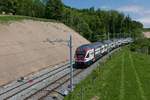 Auf der Fahrt von Konstanz nach Zürich passiert RABe 511 039, am 21.05.2017 unterwegs als IR 2122, bei Unterhard das Ende bzw.