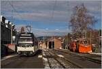 Während der aus Vevey in Blonay angekommen CEV MVR ABeh 2/6 7507 für die baldige Rückfahrt nach Vevey auf Gleis 1 wendet, steht auf Gleis 4 der CEV Xrot 91 und die 1911 gebaute CEV  HGe
