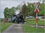 Bei Kilometer 8.2 ist die BFD  HG 3/4 N° 3 der Blonay Chamby Bahn mit ihrem Dampfzug auf dem Weg nach Chaulin (via Chamby).