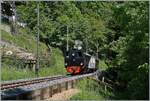 Kurz vor Chantemerle dampft die SEG G 2x 2/2 105 der Blonay Chamby Bahn mit ihrem kurzen Reisezug in Richtung Blonay.

11. Mai 2025