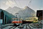 Ein GFM TPF GDe 4/4 hat mit seine Kieszug aus Richtung Château d'Oex kommend Montbovon erreicht und wird in der Folge dan in Richtung Bulle weiterfahren. 

17. Sept 2002
