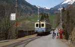 In Les Planches wartet ABFe 4/4 11 im Juli 1983 gemeinsam mit einigen Schulkindern auf den Gegenzug.