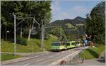 Auf dem Abschnitt von Villars sur Ollon bis Gryon verläuft das Trasse der BVB auf oder unmittelbar neben der Strasse, wie hier in La Barboleuse mit dem nach Bex fahrenden Beh 4/8 92.