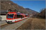 Der MGB ABDeh 4/8 2025, als Regionalzug 336 von Zermatt nach Fiesch fahrend, beim kurzen Halt in Bitsch.