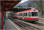 Ein zweiteilider Waldenburger Bahn Zug wartet in Waldenburg auf seinen nächsten Einsazt.