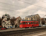 Der einzige Triebwagen BDe 1/2 der Rheineck-Walzenhausen Bahn bei der Ausfahrt aus Rheineck.