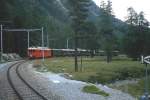 Mitte der 1970er Jahre f�hrt ein ABe 4/4 II in die Station Morteratsch ein.