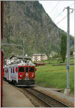 Unser nach norden fahrender Zug wartet in Brusio auf den eintreffenden Gegenzug.