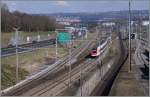 Eine vorrangig dem G�terverkehr dienende Verbindungsstrecke nutzend, verkehren die  ICN Z�ge von Basel/St.Gallen - Biel - Gen�ve direkt von Bussigny nach Lonay-Pr�veranges und sparen sich den  Umweg 
