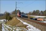 RABe 502 203-8 scheint nicht zu wanken trotz schneller Fahrt, völlig gerade auf dem Gleis, dabei war er subjektiv deutlich schneller als der nachfolgende GTW.