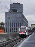 Der SBB LEX RABe 522 215 als SL4 nach Annemasse bei der Abfahrt in Lancy Pont Rouge.