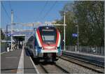 SBB LEX RABe 522 220 ist als L�man Express 23535 der neuen Linie RL7 ist am Ziel seiner Fahrt angekommen, der Zug war sehr gut ausgelastet. Die Fahrt verl�uft erst �ber die gewohnte CEVA Strecke, dann geht es durch den gut einen Kilometer langen Chatalaine Tunnel, bevor dann die Strecke in die Gen�ve - La Plaine Linie m�ndet.. Doch zur�ck zum Bild: Nun steht der Zug in Vernier und muss rasch weggestellt werden, denn in wenigen Minuntne kommt die RL5 nach La Plaine. Nun, der Zug wird im ehemaligen Bahnhof und heutigen Cargo Standort Vernier-Meyrin abgestellt. Ob er bis am Abend f�r die R�ckleistung dort verweilt, entzieht sich meines Wissens. 16. April 2026