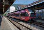 Der SBB GTW RABe 526 263 und ein weiterer warten in Biel/Bienne auf die Abfahrt in Richtung Jura, wobei in Sonceboz Sombeval  geflügelt  wird. 

22. Juli 2018