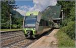 Der sehr stark besetzte BLS RABe 535 125 verlässt als RE 4265 nach einem kurzen Halt den Bahnhof Varzo Richtung Domodossola.