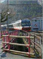 Der RTV TRN RBDe 566 317 Pendelzug rangiert in Fleurier.