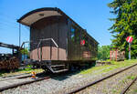 Der dreiachsige 2.Klasse Personenwagen BOB B� 6 „Kaiserwagen“ ehemals der Berner Oberland-Bahn (BOB), seit Dezember 2013 bei der Museumsbahn Blonay–Chamby (BC), hier steht er am